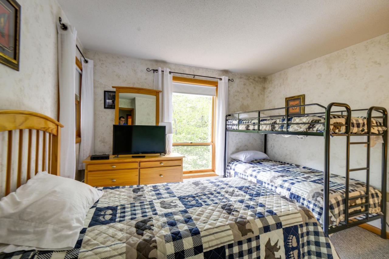 Well-Appointed Lincoln Abode Ski, Swim And Fish! Exterior photo