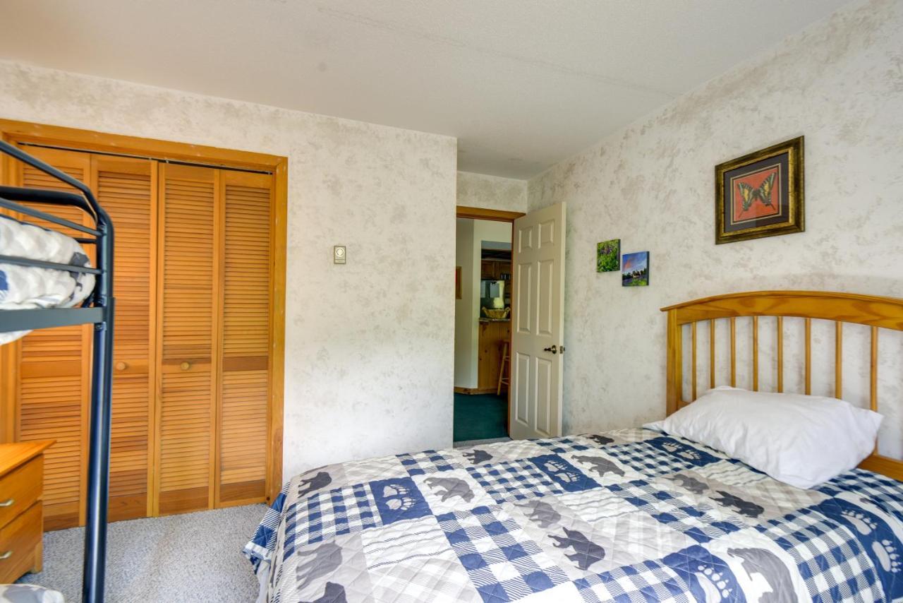 Well-Appointed Lincoln Abode Ski, Swim And Fish! Exterior photo